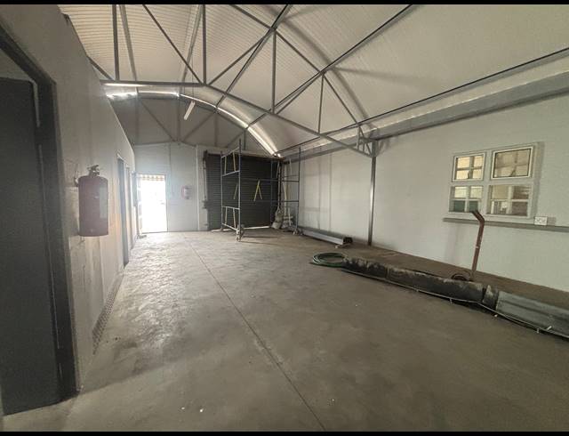 200M² WAREHOUSE TO LET IN STRAND INDUSTRIA